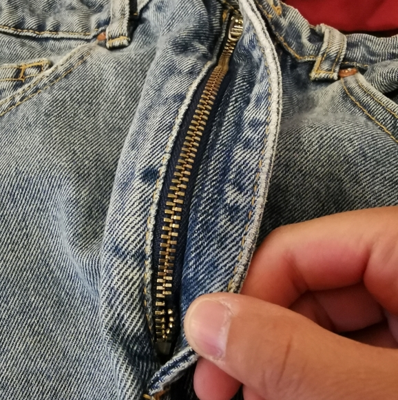 Zara Mom Fit Denim Shorts. Size 4. High-rise, Loose Fit. Light-Medium wash. - Picture 7 of 7